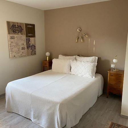 Les Chambres De L'Aigronne Le Petit-Pressigny Exterior foto