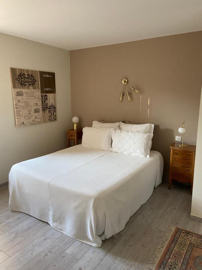 Les Chambres De L'Aigronne Le Petit-Pressigny Exterior foto